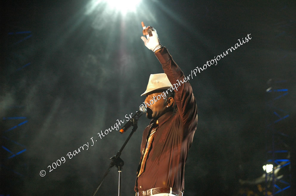 Da'ville @ Reggae Sumfest 2009 - International Night 2 - Reggae Sumfest 2009,Catherine Hall, Montego Bay, St. James, Jamaica W.I. - Saturaday, July 25, 2009 - Reggae Sumfest 2009, July 19 - 25, 2009 - Photographs by Net2Market.com - Barry J. Hough Sr. Photojournalist/Photograper - Photographs taken with a Nikon D70, D100, or D300 - Negril Travel Guide, Negril Jamaica WI - http://www.negriltravelguide.com - info@negriltravelguide.com...!